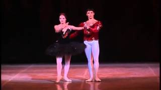 Swan Lake/El Lago de los Cisnes - Third Act