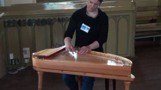 Salla plays Kantele in church / Salla toca Kantele / Salla joue du Kantele