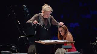 Três danças brasileiras para piano e orquestra.